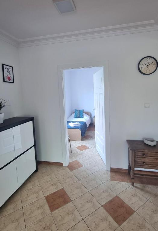 Posteľ alebo postele v izbe v ubytovaní Apartament Riviera z widokiem na kanał Augustowski