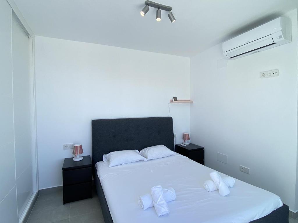Postel nebo postele na pokoji v ubytování Penthouse Balcon del Mar Deluxe 3 Casasol