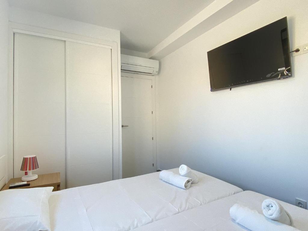Postel nebo postele na pokoji v ubytování Penthouse Balcon del Mar Deluxe 3 Casasol