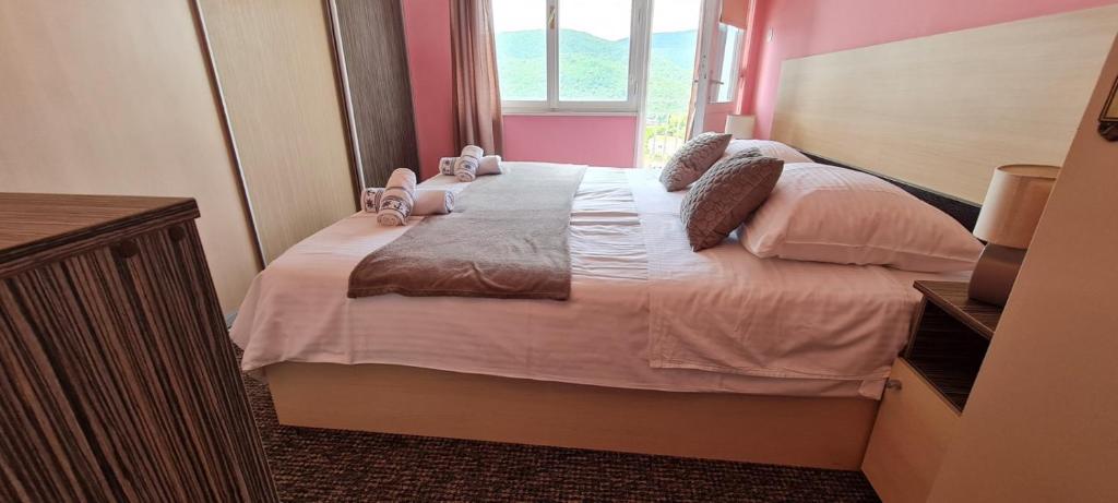Posteľ alebo postele v izbe v ubytovaní Apartman Norma free parking