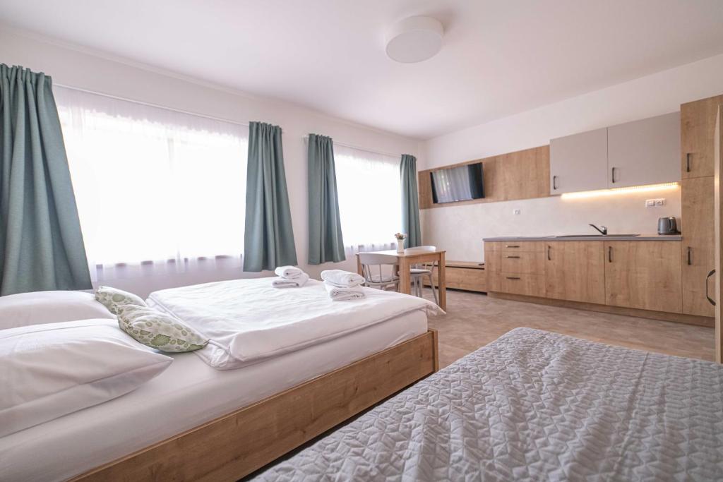 Postel nebo postele na pokoji v ubytování Apartmány Vinařství Šebesta