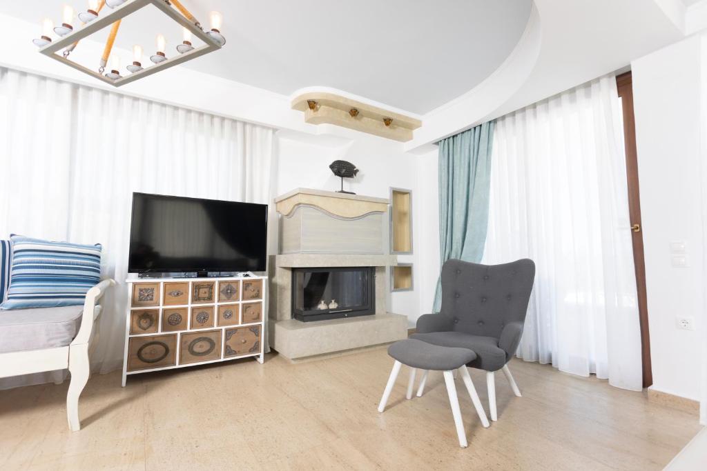 TV a/nebo společenská místnost v ubytování Villa D'Oro - Luxury Villas & Suites