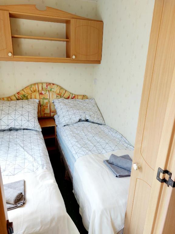 Postel nebo postele na pokoji v ubytování Domek holenderski Sosnowa