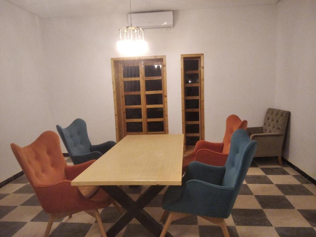 Posezení v ubytování Kasr Tin Hinane
