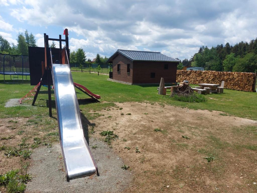 Herní místnost nebo prostor pro děti v ubytování Chatička Evička