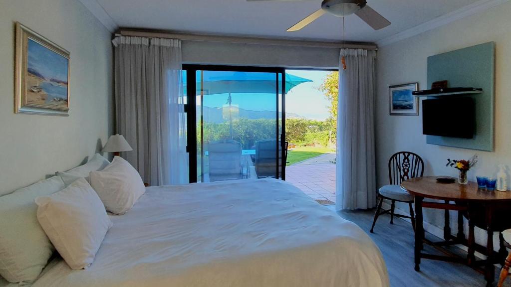 Säng eller sängar i ett rum på Panorama Guest House