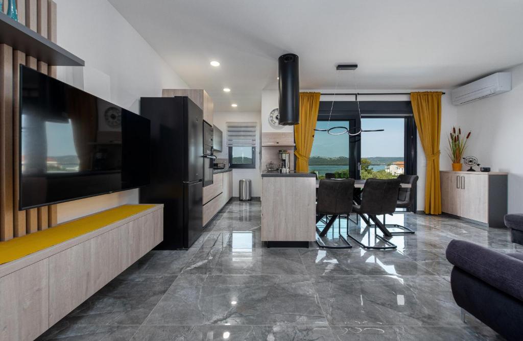 TV a/nebo společenská místnost v ubytování Villa Blue Sky 1 ZadarVillas