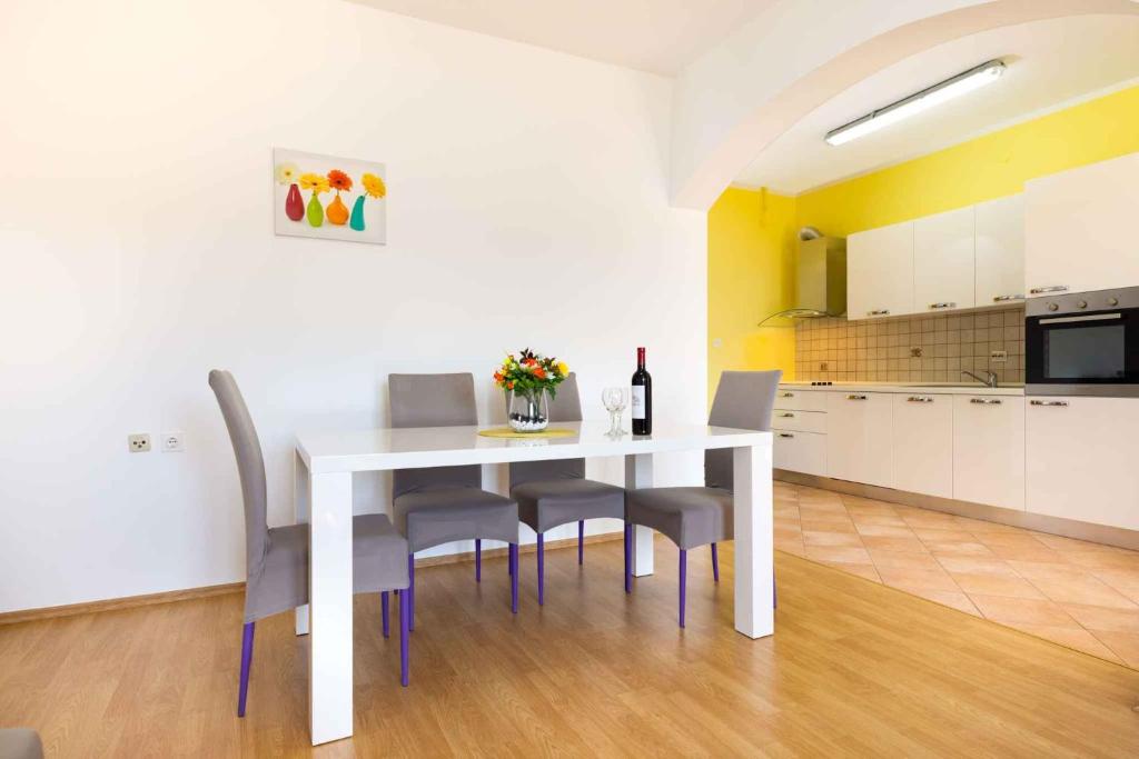 Fotografia z galérie ubytovania Apartment Rogoznica/Sibenik Riviera 36423 v Rogoznici
