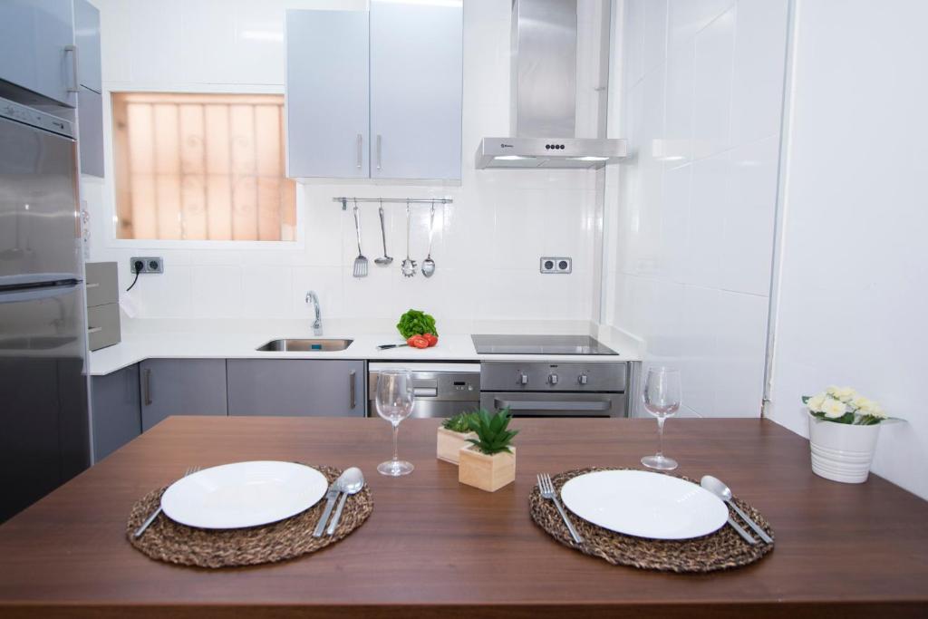 Kuchyň nebo kuchyňský kout v ubytování Cosy Apartment Close to Sea, WiFi, Air Cond