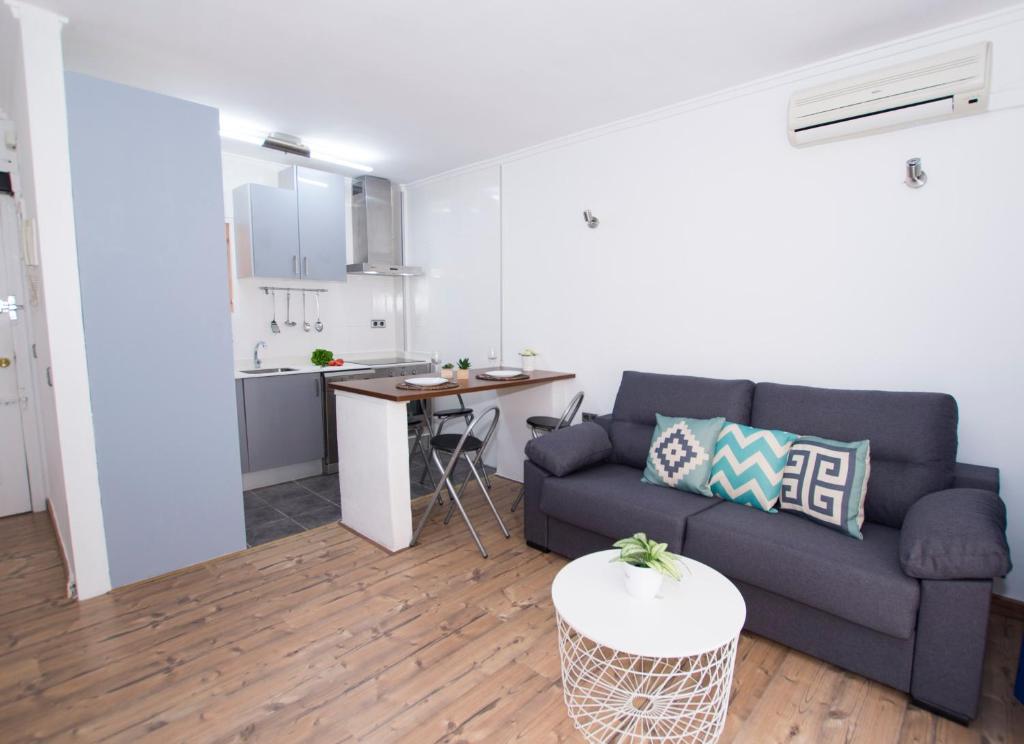 Kuchyň nebo kuchyňský kout v ubytování Cosy Apartment Close to Sea, WiFi, Air Cond