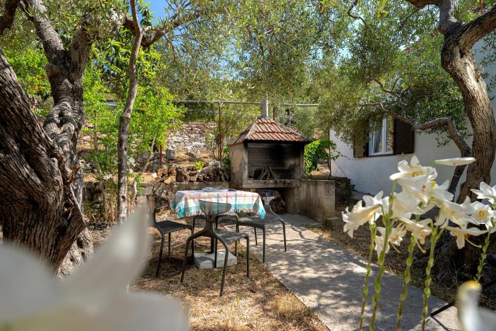 Zahrada ubytování Holiday Home Sansevic