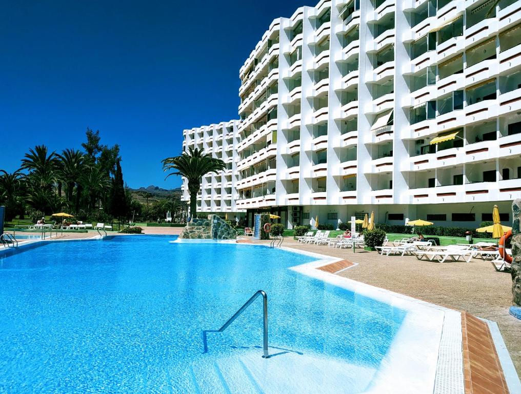 Bazén v ubytování PLAYA DEL INGLES -2 balcons- AGAETE PARK nebo v jeho okolí