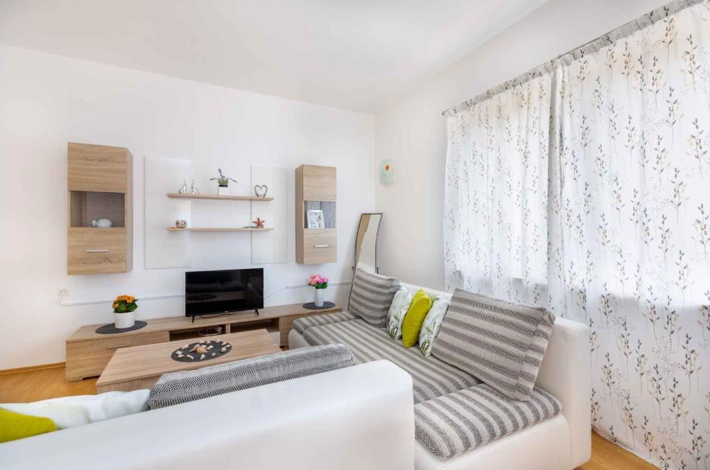 Fotografie z fotogalerie ubytování Apartment Rogoznica/Sibenik Riviera 36422 v Rogoznici