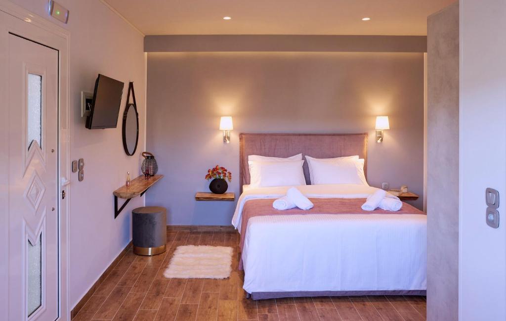 A bed or beds in a room at Apartments Gonies - Artemis