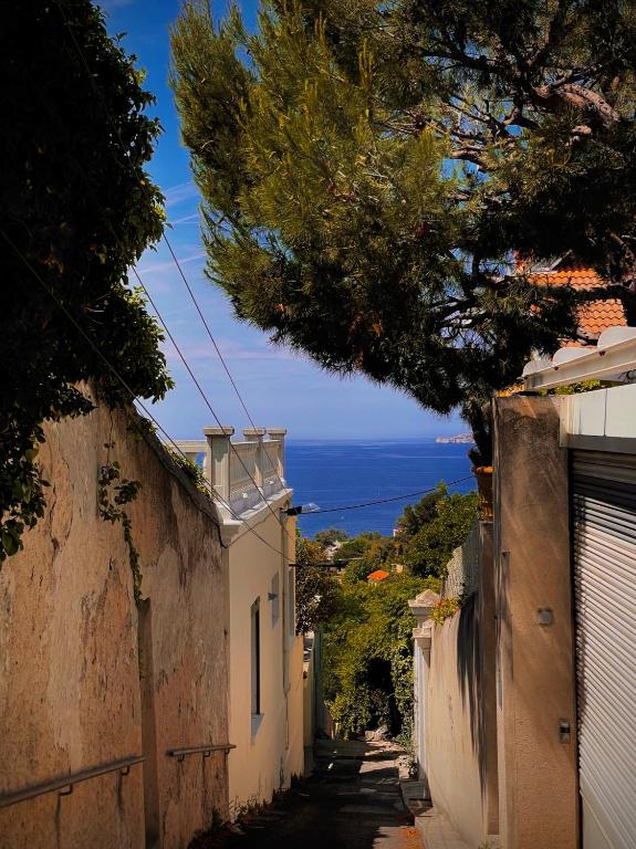 an alley with a view of the ocean from between two buildings at Maï Homes - La Villa Bompard in Marseille