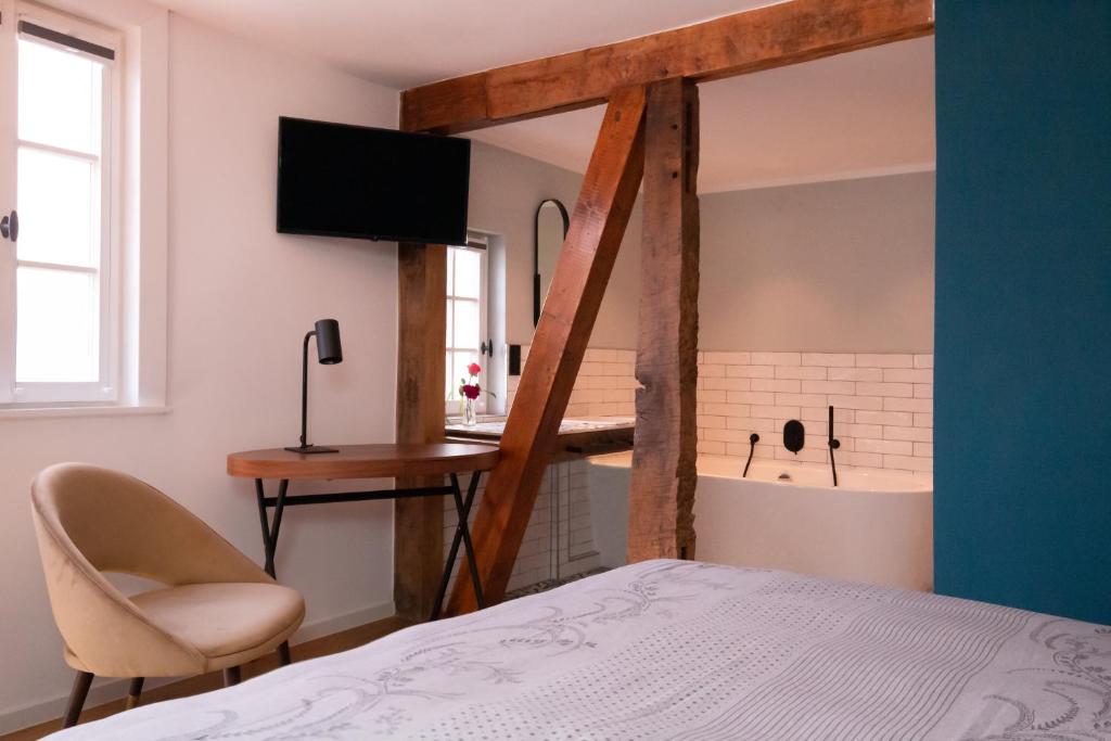 TV a/nebo společenská místnost v ubytování Hotel Drei Höfe