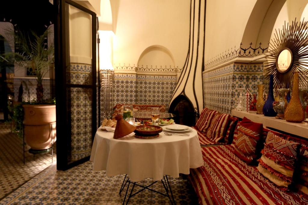 Posezení v ubytování Riad Bindoo & Spa