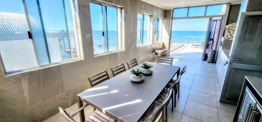 Afbeelding uit fotogalerij van Sea View Luxury Penthouse in Ballito