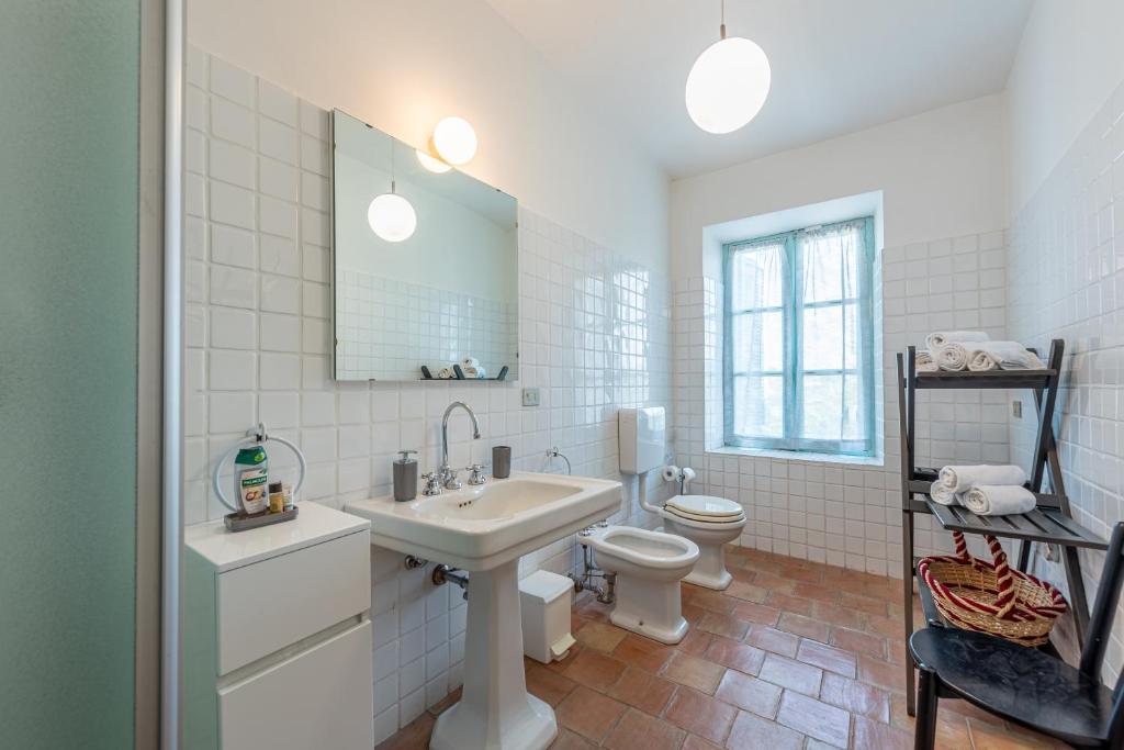 Łazienka w obiekcie cascina Abelloni