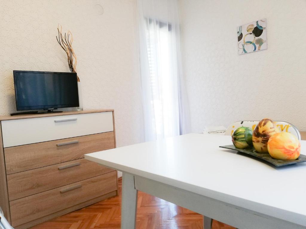 TV i/ili multimedijalni sistem u objektu Vila Nikola
