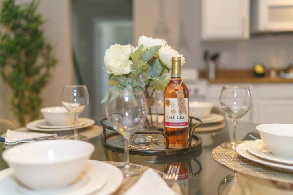 New Paris Walking distance to Bucs stadium - Housity