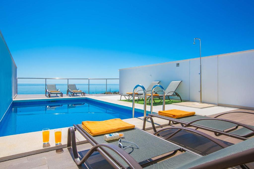 Bazén v ubytovaní Villa Ancla Sea View by Villa Plus alebo v jeho blízkosti