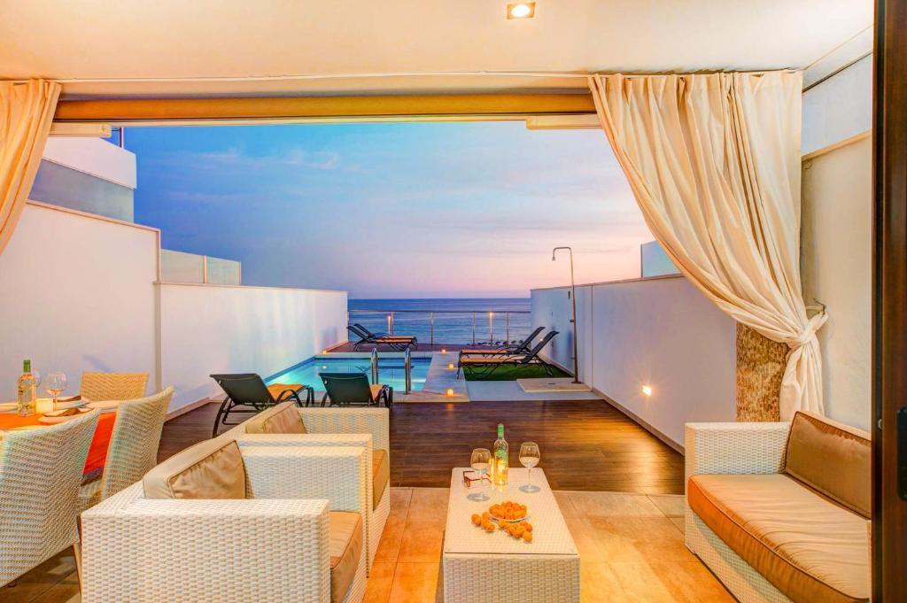 Posedenie v ubytovaní Villa Ancla Sea View by Villa Plus