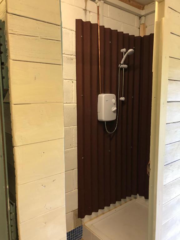 The Kestrel Shepherd Hut, Whitehouse Farm 6
