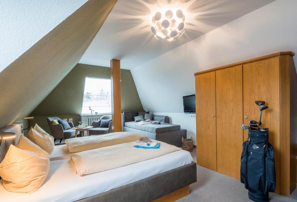 Postel nebo postele na pokoji v ubytování Hotel Schwarzwaldhof