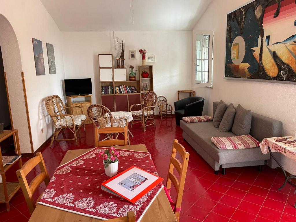 TV a/nebo společenská místnost v ubytování Cala Bernardo Apartment