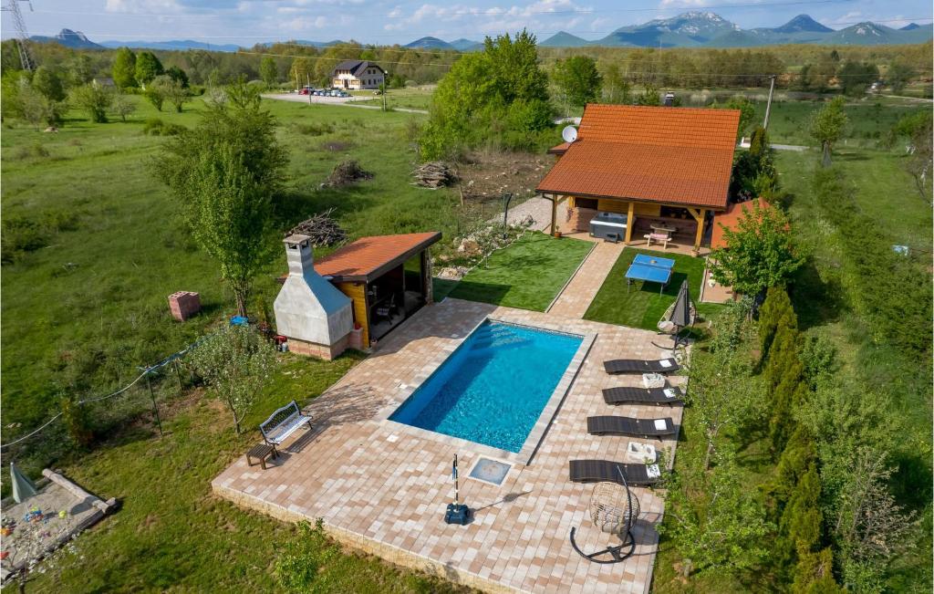 Výhľad na hory alebo výhľad na hory priamo z dovolenkového domu
