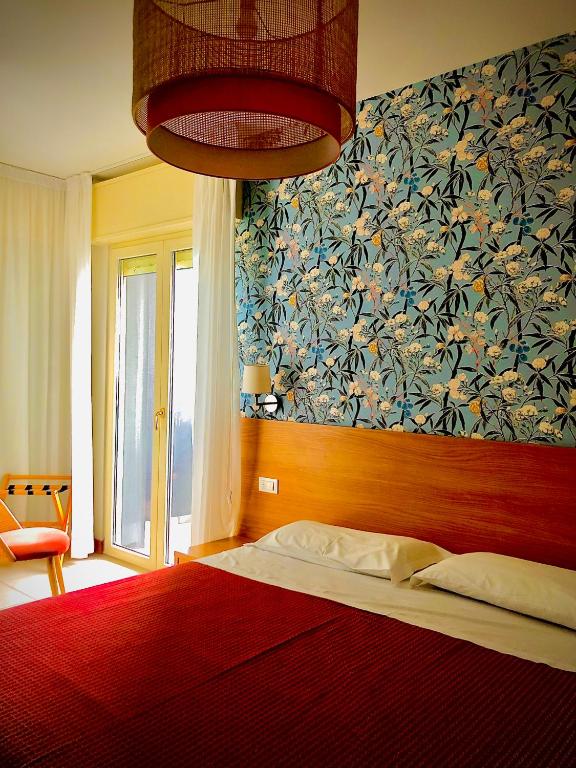 Postel nebo postele na pokoji v ubytování Hotel Majorca sul Mare in centro a Riccione