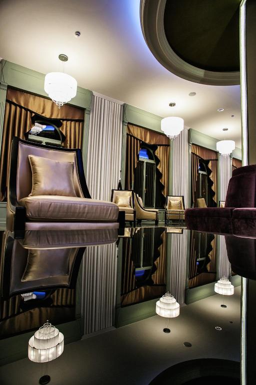 Posezení v ubytování Grand Hotel Glorius Makó