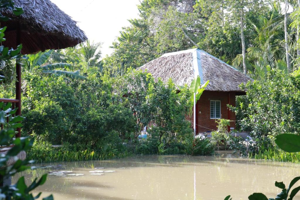 Nguyet Que Homestay & Tours - Bungalow With Garden View