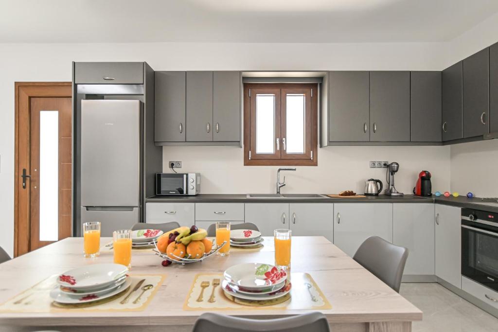 Kuchyň nebo kuchyňský kout v ubytování Elaion Villa Naxos Town
