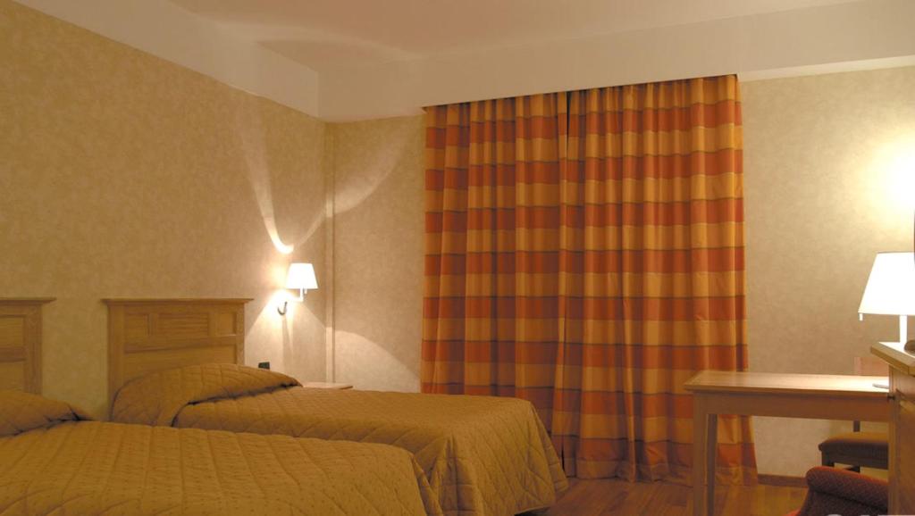 Postel nebo postele na pokoji v ubytování Monica Hotel Fiera