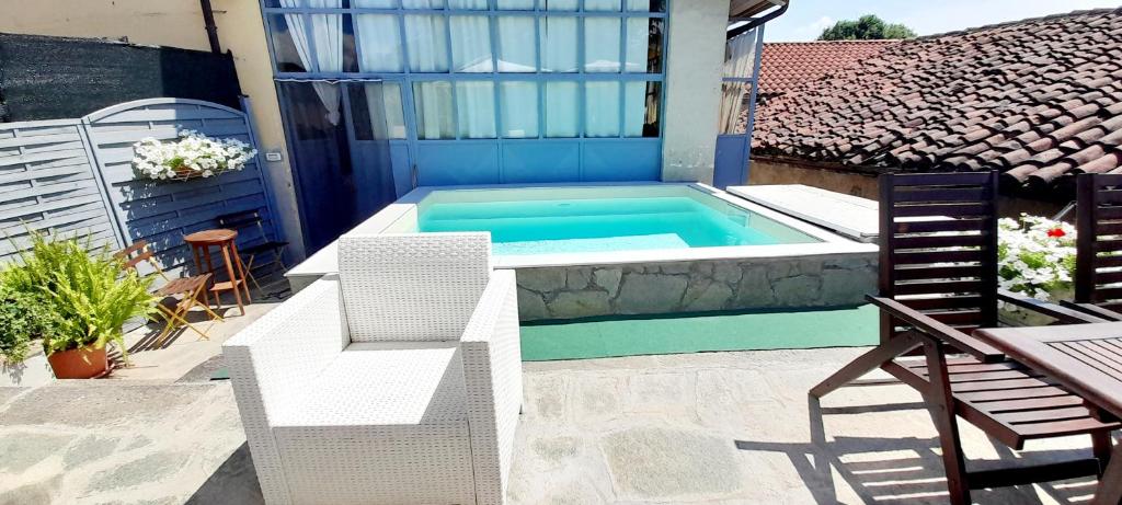 a swimming pool in the backyard of a house at A casa di Roby in Pinerolo