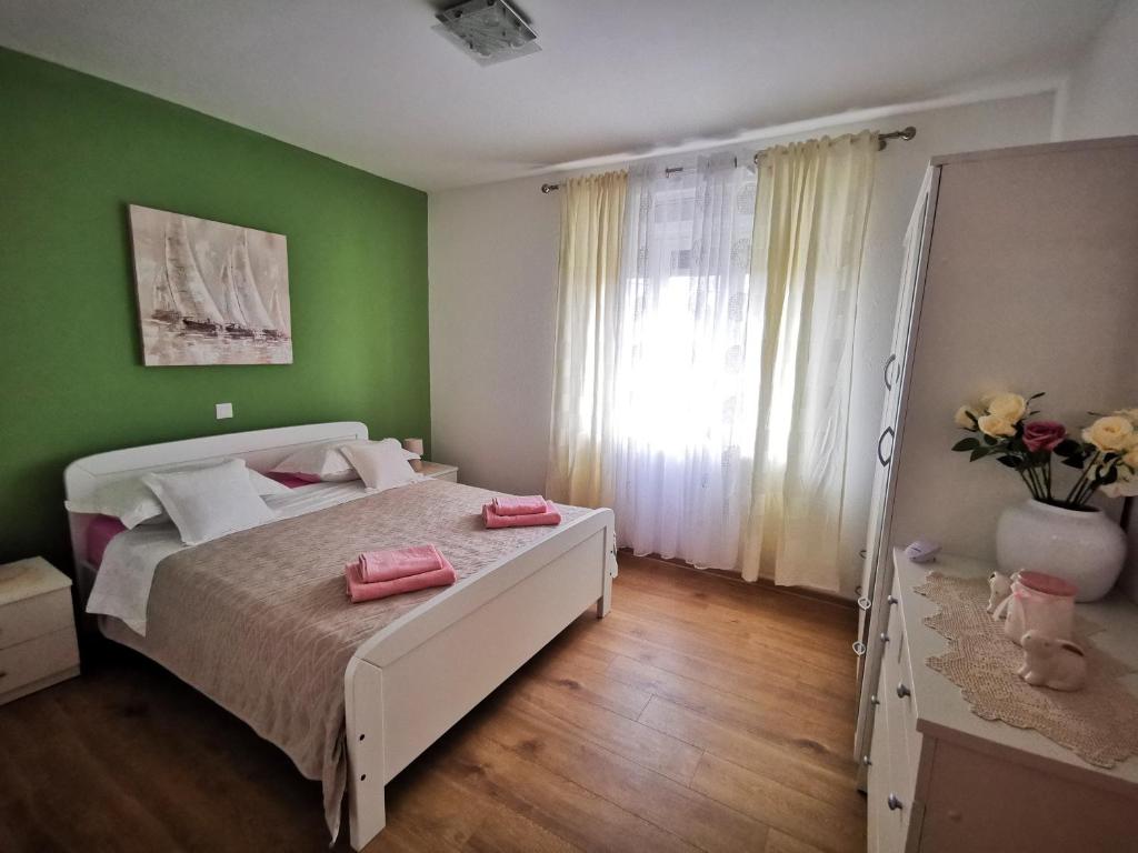 Ein Bett oder Betten in einem Zimmer der Unterkunft Apartman Anchor