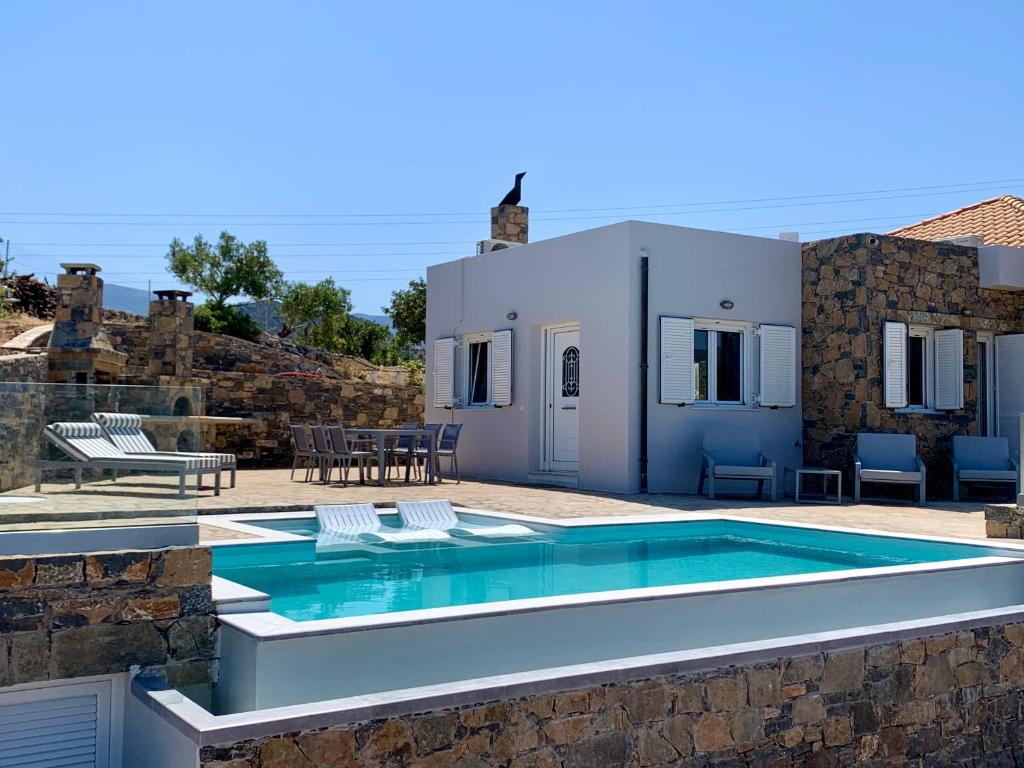 Gallery image of Crete Garden Guesthouse in Agios Nikolaos