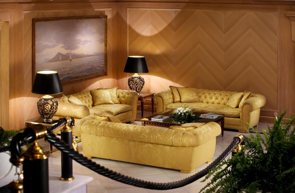 Posezení v ubytování Royal Olympic Hotel