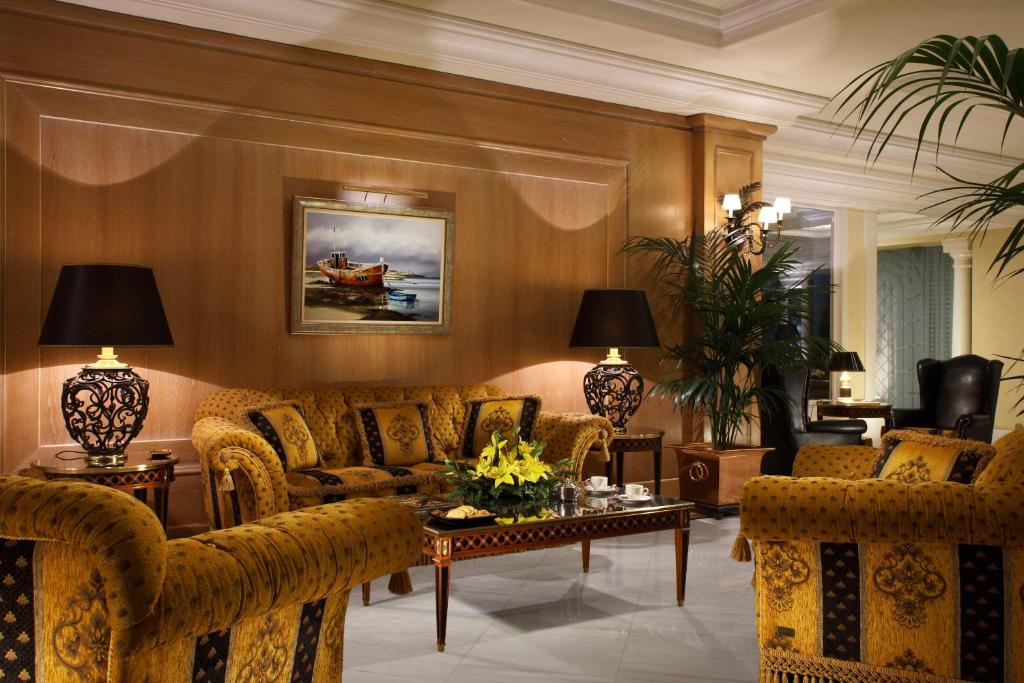 Posezení v ubytování Royal Olympic Hotel