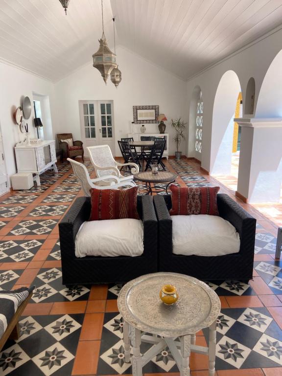 Uma área de estar em Casa Pitta Charm Villa