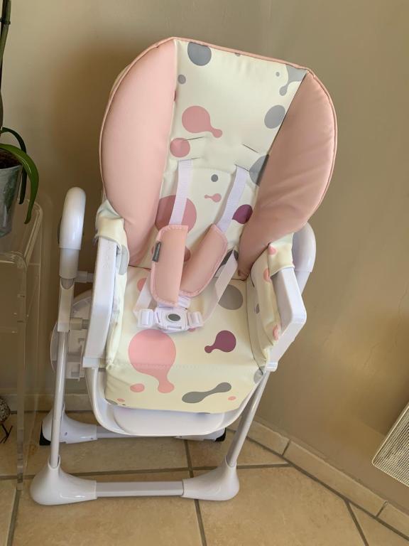 サナリー・シュル・メールにあるVilla Sandorの赤ちゃんのスイングチェア