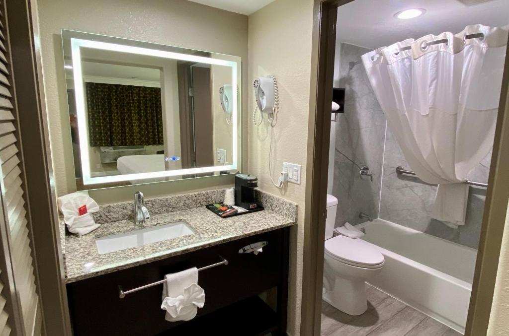 SureStay Hotel by Best Western Santa Cruz - King Room - Non-Smoking/Ground Floor