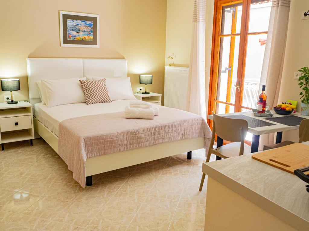 Postel nebo postele na pokoji v ubytování Dina Studio Argostoli 1