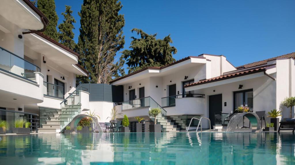 Bazén v ubytování Melite Luxury Rooms & Apartments nebo v jeho okolí