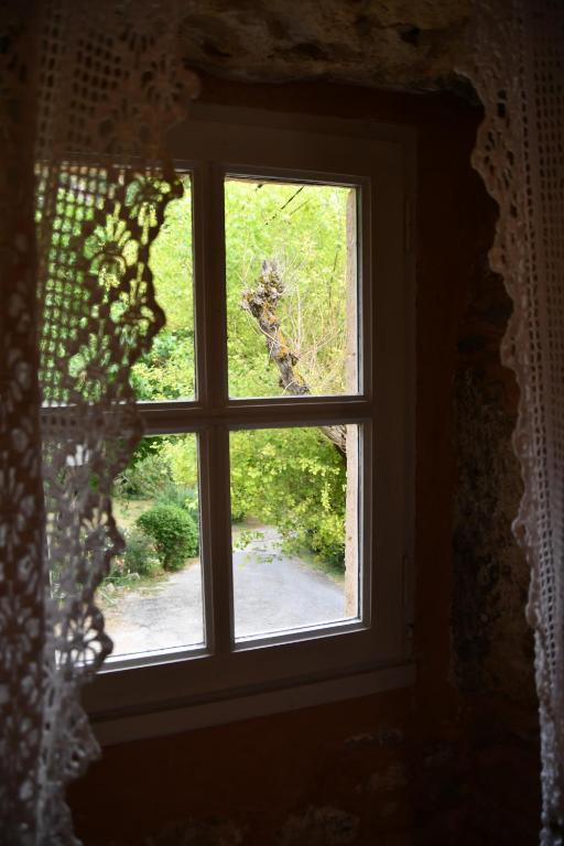 Vonkajšia záhrada v ubytovaní Gîte Domaine du Théron