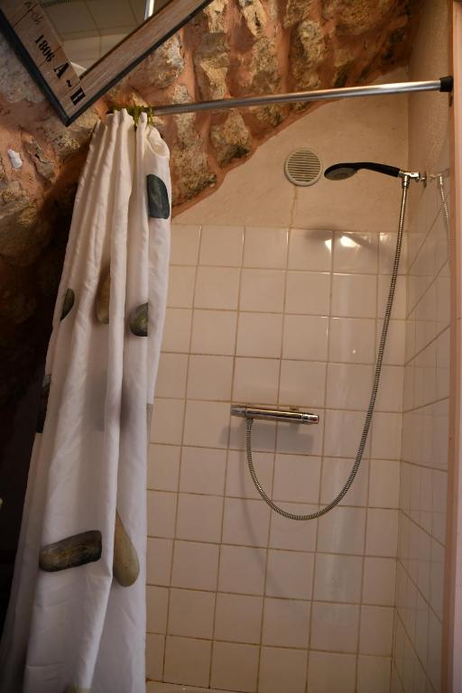 Kúpeľňa v ubytovaní Gîte Domaine du Théron