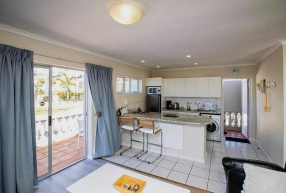 Secure apartment, 500m from the beach 7 Cathcart Road, Humewood