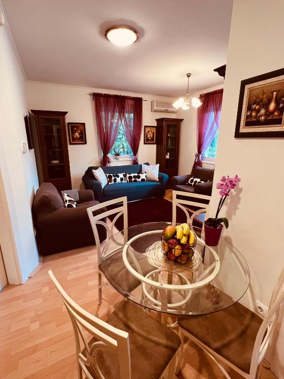 Posedenie v ubytovaní Elit Medencés Apartman Hajdúszoboszló